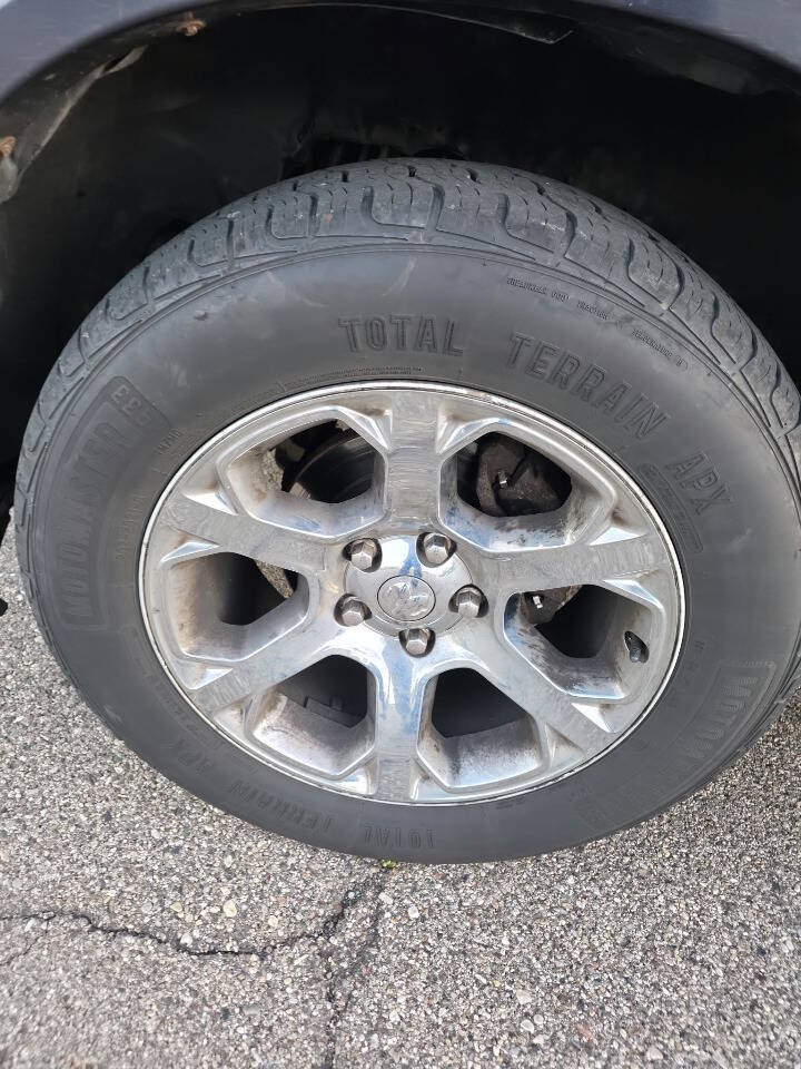 Used 2015 RAM 1500 Laramie w/ Convenience Group AWD/4WD image 32
