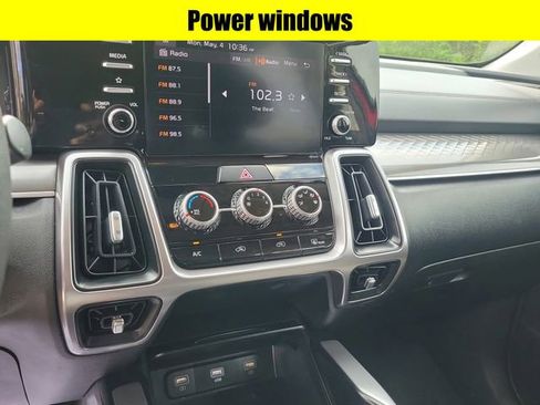 Used 2023 Kia Sorento LX AWD/4WD image 14