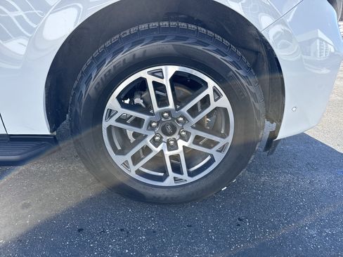 Used 2025 Ford Expedition Active image 6