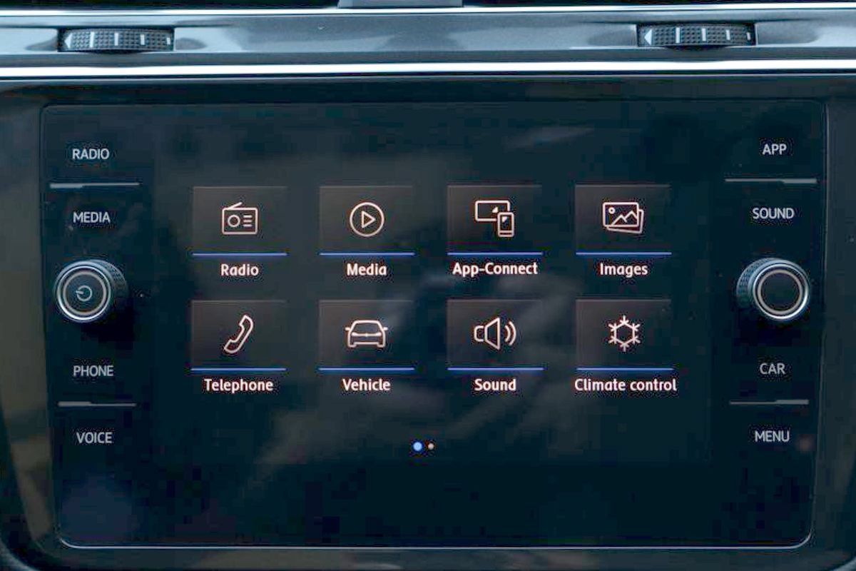 Used 2018 Volkswagen Tiguan SE w/ Panoramic Sunroof Package AWD/4WD image 21