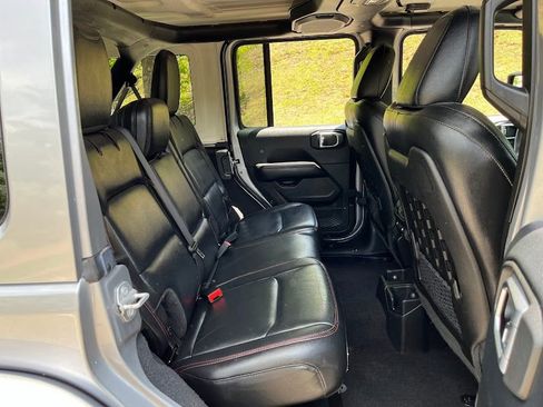 Used 2018 Jeep Wrangler Unlimited Rubicon AWD/4WD image 38