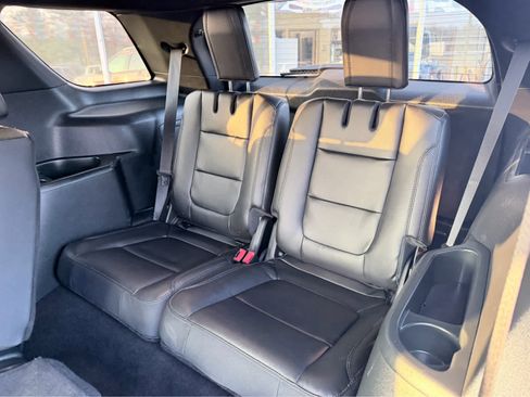 Used 2018 Ford Explorer XLT w/ Equipment Group 202A image 14
