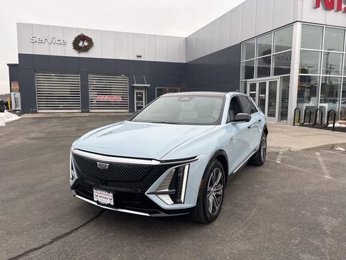 Used 2024 Cadillac Lyriq Luxury image 3