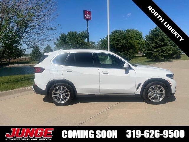 Used 2022 BMW X5 xDrive40i w/ Premium Package AWD/4WD image 4