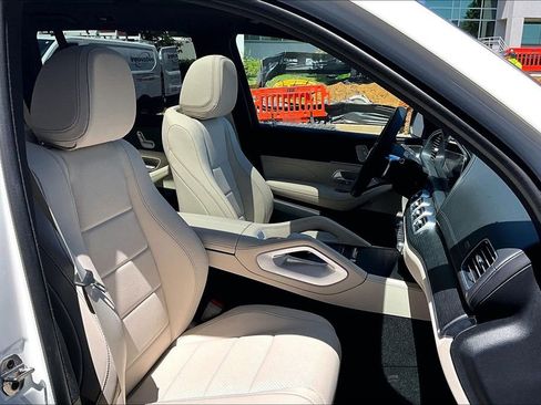 Used 2025 Mercedes-Benz GLS 450 4MATIC image 7