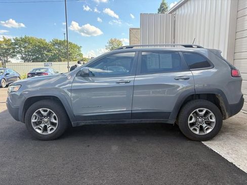 Used 2019 Jeep Cherokee Trailhawk AWD/4WD image 4