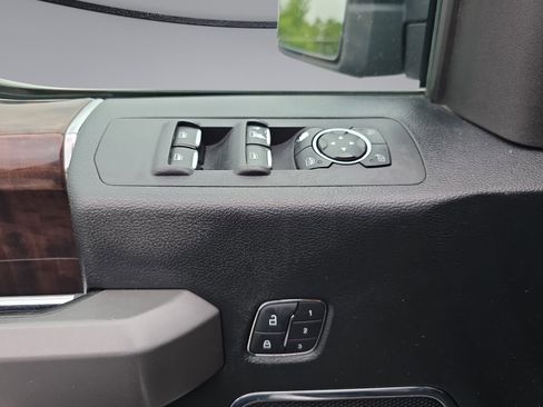 Used 2016 Ford F150 Platinum w/ Technology Package AWD/4WD image 22