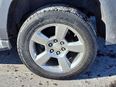 Used 2019 Chevrolet Suburban LT w/ Luxury Package image 28