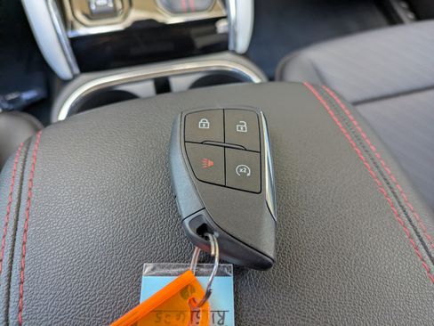 Used 2024 GMC Canyon AT4X image 30