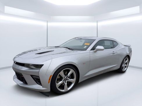 Used 2018 Chevrolet Camaro SS RWD image 7