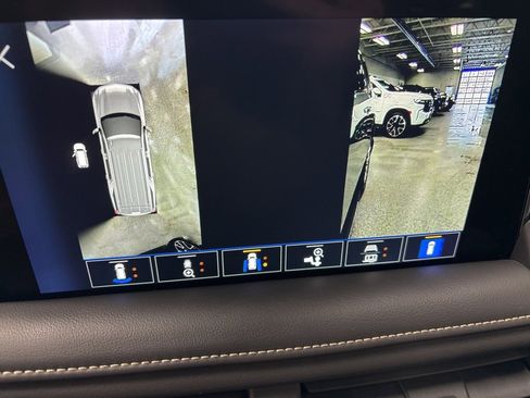 Used 2023 Chevrolet Suburban Premier w/ Premium Package image 24