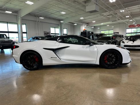 Used 2026 Chevrolet Corvette Z06 w/ Stealth Interior Trim Package RWD image 16
