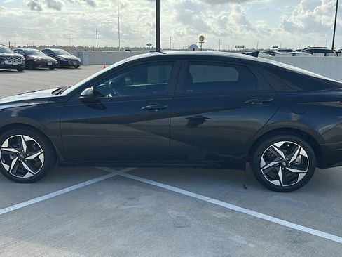 Used 2023 Hyundai Elantra SEL w/ Convenience Package image 9