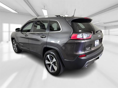 Used 2019 Jeep Cherokee Limited w/ Luxury Group image 4