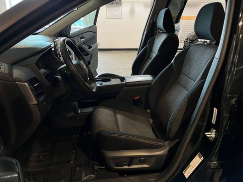 Used 2025 Nissan Rogue SV FWD image 28