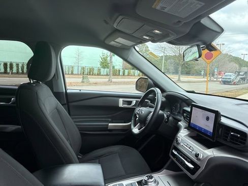 Used 2022 Ford Explorer XLT image 23
