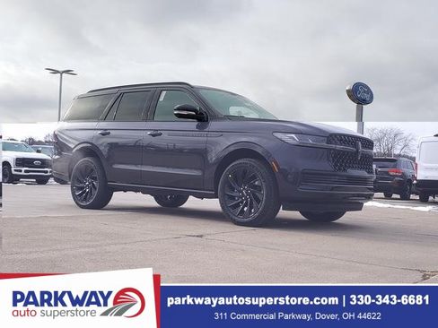 New 2025 Lincoln Navigator Reserve w/ Jet Appearance Package image 1