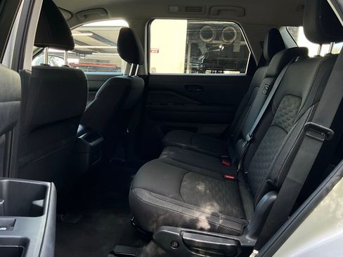 Used 2024 Nissan Pathfinder SV image 13