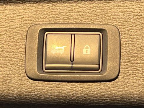 Used 2023 Mitsubishi Outlander SE image 30