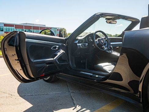 Used 2018 Porsche 911 Carrera 4S image 19