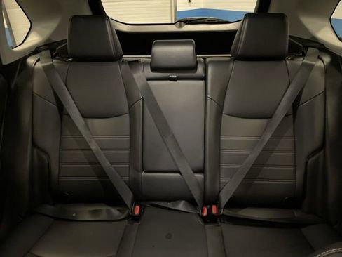 Used 2022 Toyota RAV4 XLE Premium image 22
