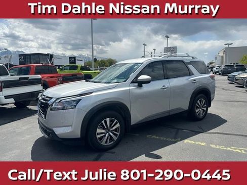 Used 2023 Nissan Pathfinder SL AWD/4WD image 6