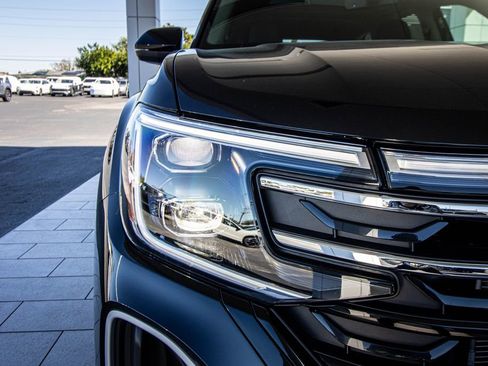 New 2026 Volkswagen Atlas Peak Edition image 6