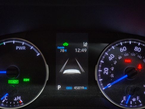 Used 2021 Toyota RAV4 XLE Premium AWD/4WD image 22