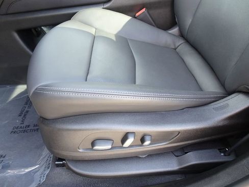 Used 2025 Cadillac XT6 Premium Luxury image 8