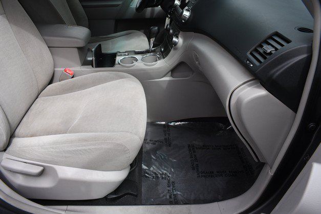Used 2011 Toyota Highlander 4WD w/ Tech Pkg image 25