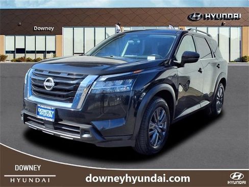 Used 2022 Nissan Pathfinder SV image 1