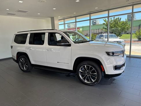 Used 2024 Jeep Wagoneer Series II w/ Convenience Group I AWD/4WD image 1