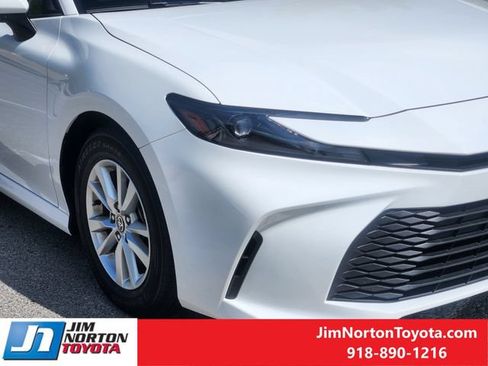 Used 2025 Toyota Camry LE FWD image 9