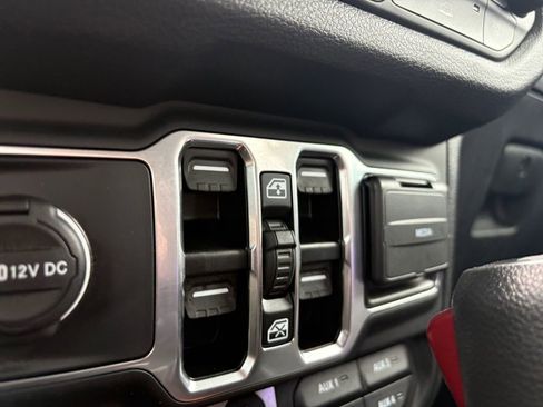 Used 2024 Jeep Wrangler Willys image 12