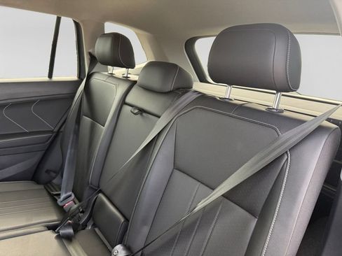 Used 2023 Volkswagen Tiguan SE AWD/4WD image 36