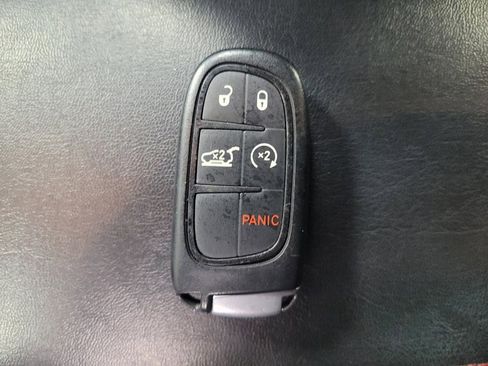 Used 2020 Jeep Cherokee Trailhawk image 32