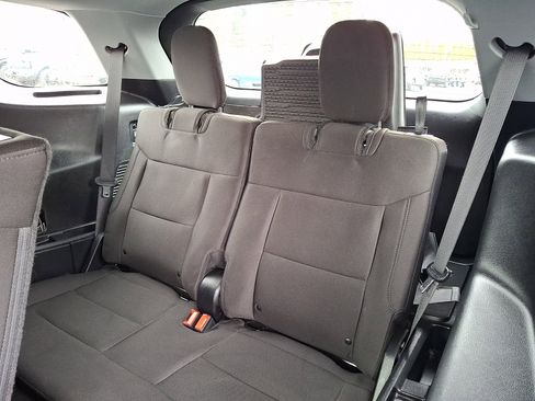 Used 2023 Ford Explorer XLT image 11