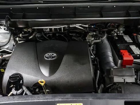 Certified 2022 Toyota Highlander XLE image 30