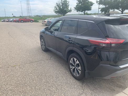 Used 2021 Nissan Rogue SV w/ Premium Package AWD/4WD image 6
