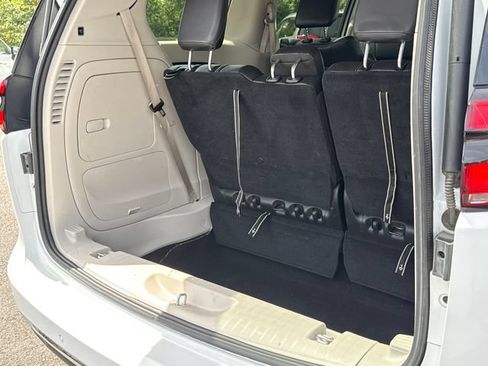 Used 2023 Chrysler Pacifica Touring-L FWD image 20