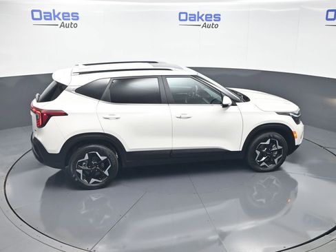 Used 2024 Kia Seltos EX AWD/4WD image 54