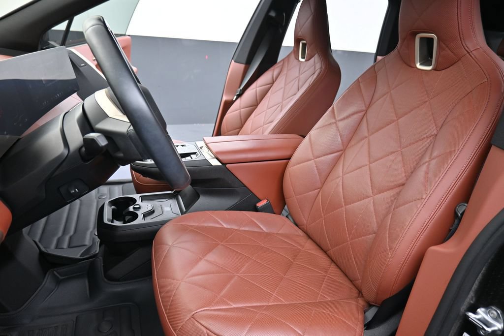 Used 2024 BMW iX xDrive50 w/ Sport Package AWD/4WD image 11
