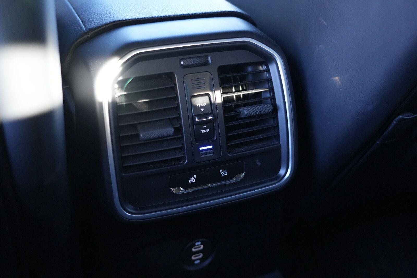 Used 2021 Porsche Macan AWD/4WD image 17