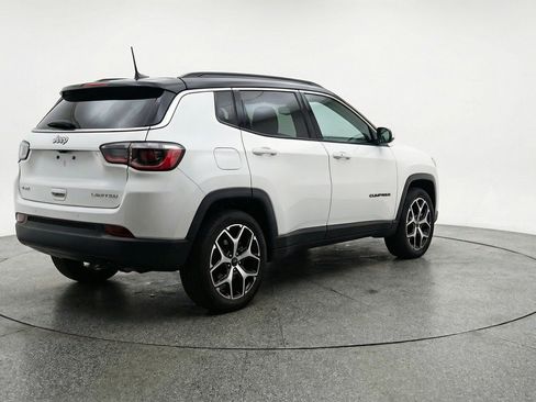 Used 2025 Jeep Compass Limited AWD/4WD image 9