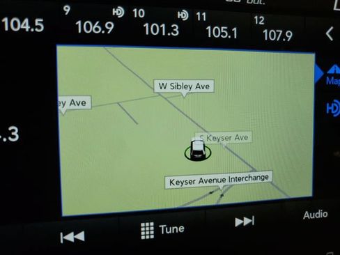 Used 2019 Jeep Cherokee Overland w/ Technology Group AWD/4WD image 19