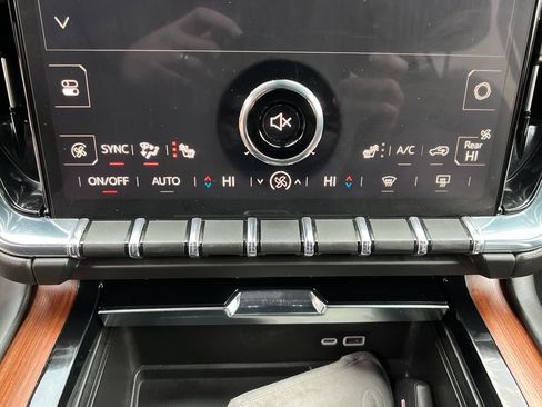 Used 2025 GMC Yukon Denali image 17