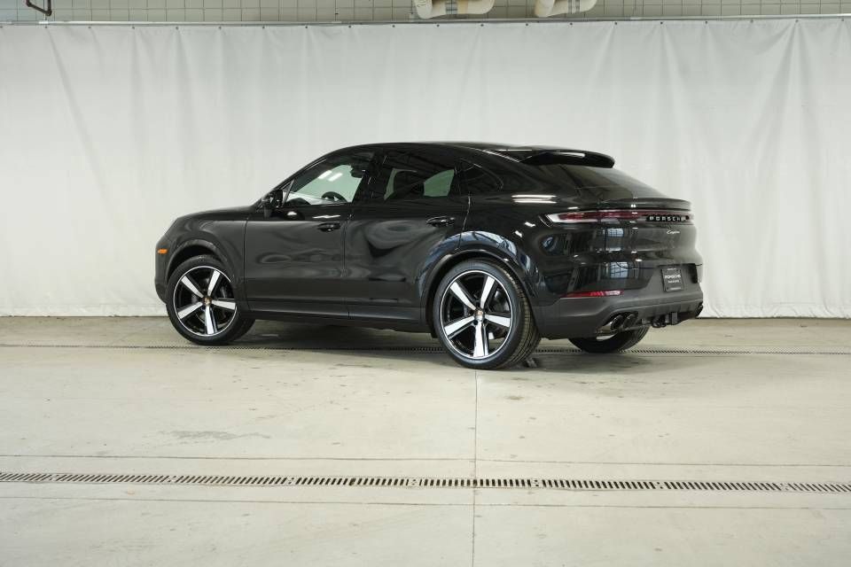 Certified 2026 Porsche Cayenne Coupe AWD/4WD image 3