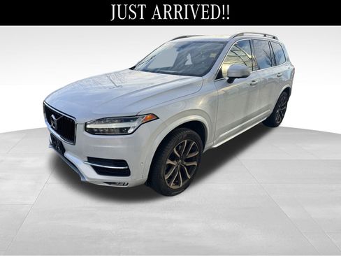 Used 2018 Volvo XC90 T5 Momentum w/ Convenience Package image 3