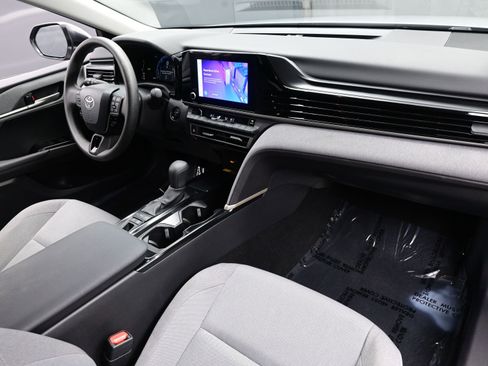 Used 2025 Toyota Camry LE image 15
