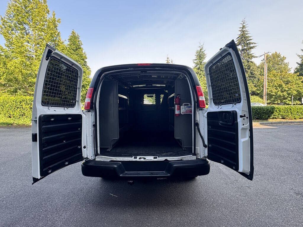 Used 2016 Chevrolet Express 2500 RWD image 11